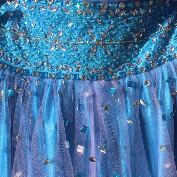 Prom dress - Picture 2 of 8